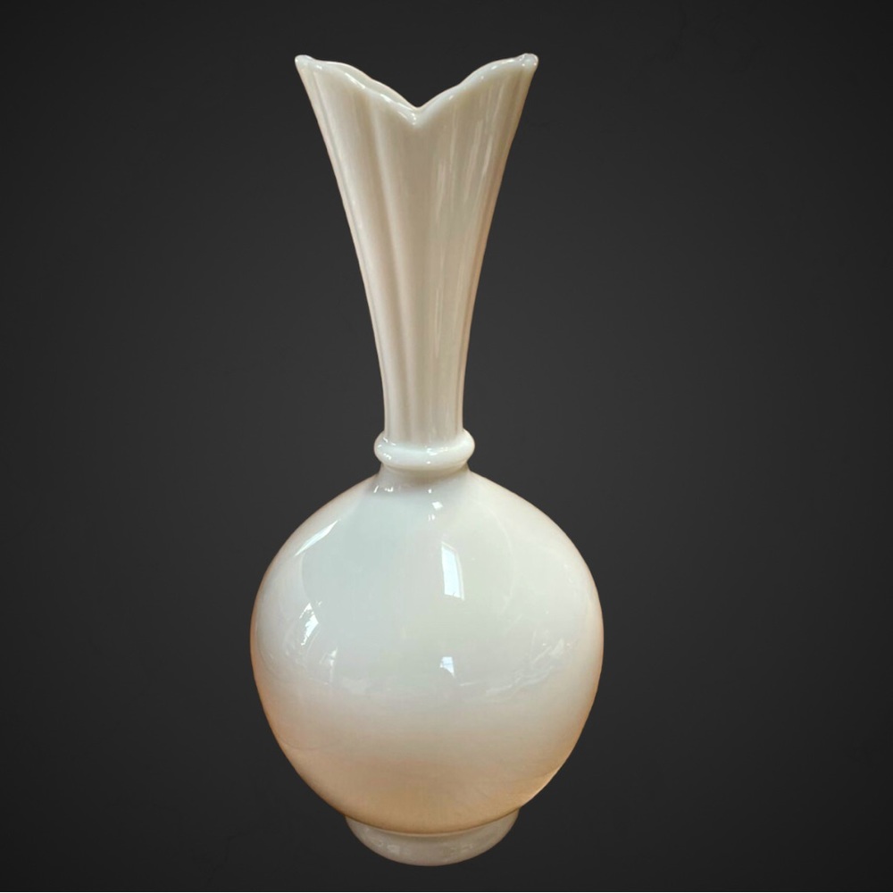 Vintage USA Lenox eggshell Vase ruffled V rim Blue Mark.